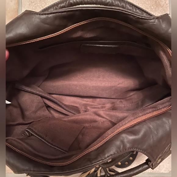 Brown leather tote bag with gold accents, tassel front and heart adornment - Picture 5 of 5